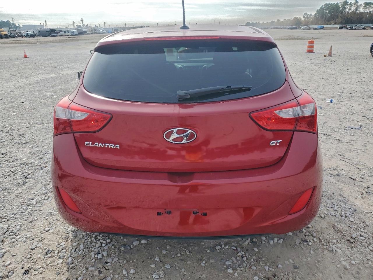2017 HYUNDAI ELANTRA GT photo 6