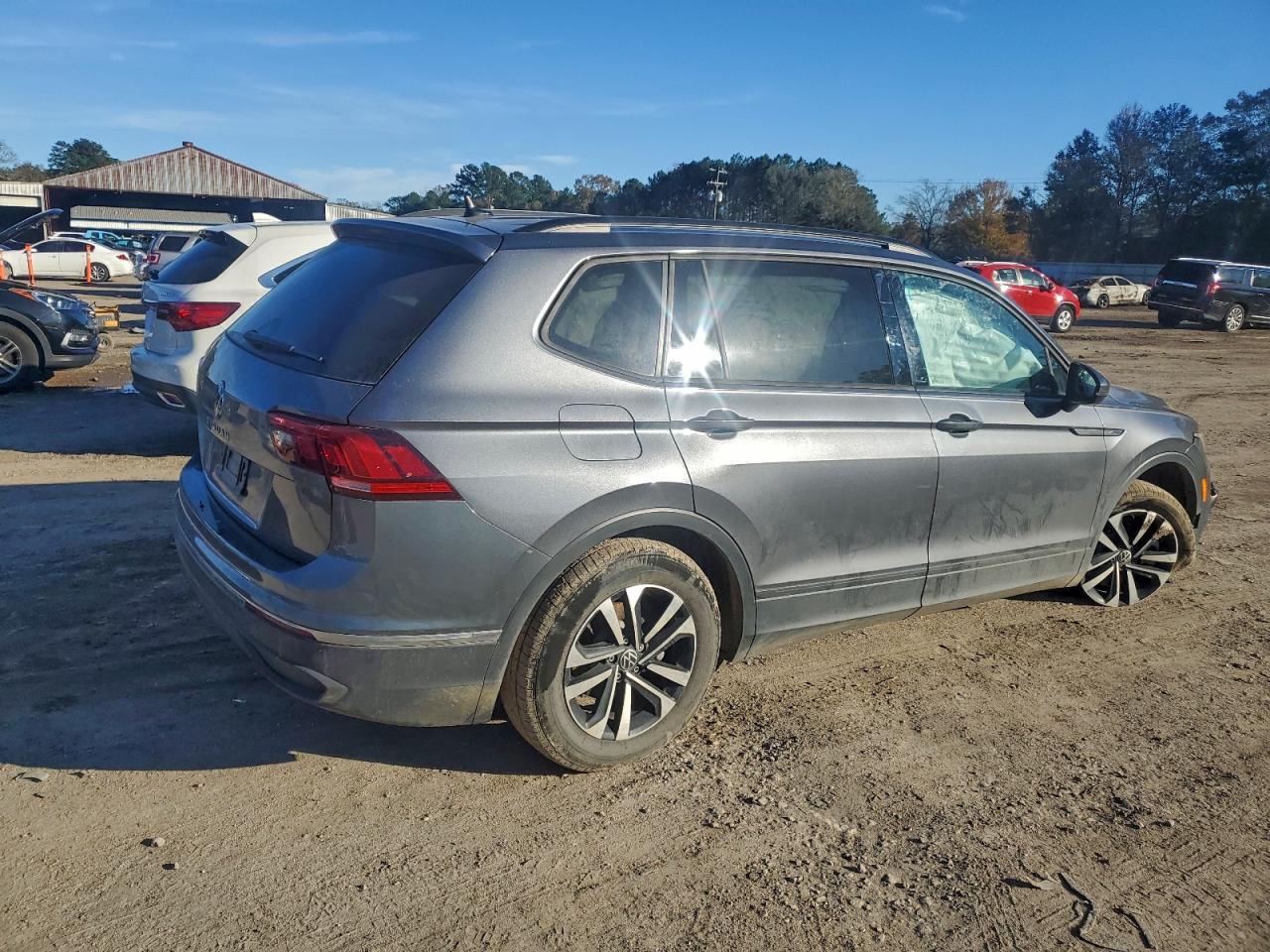2024 VOLKSWAGEN TIGUAN S photo 3