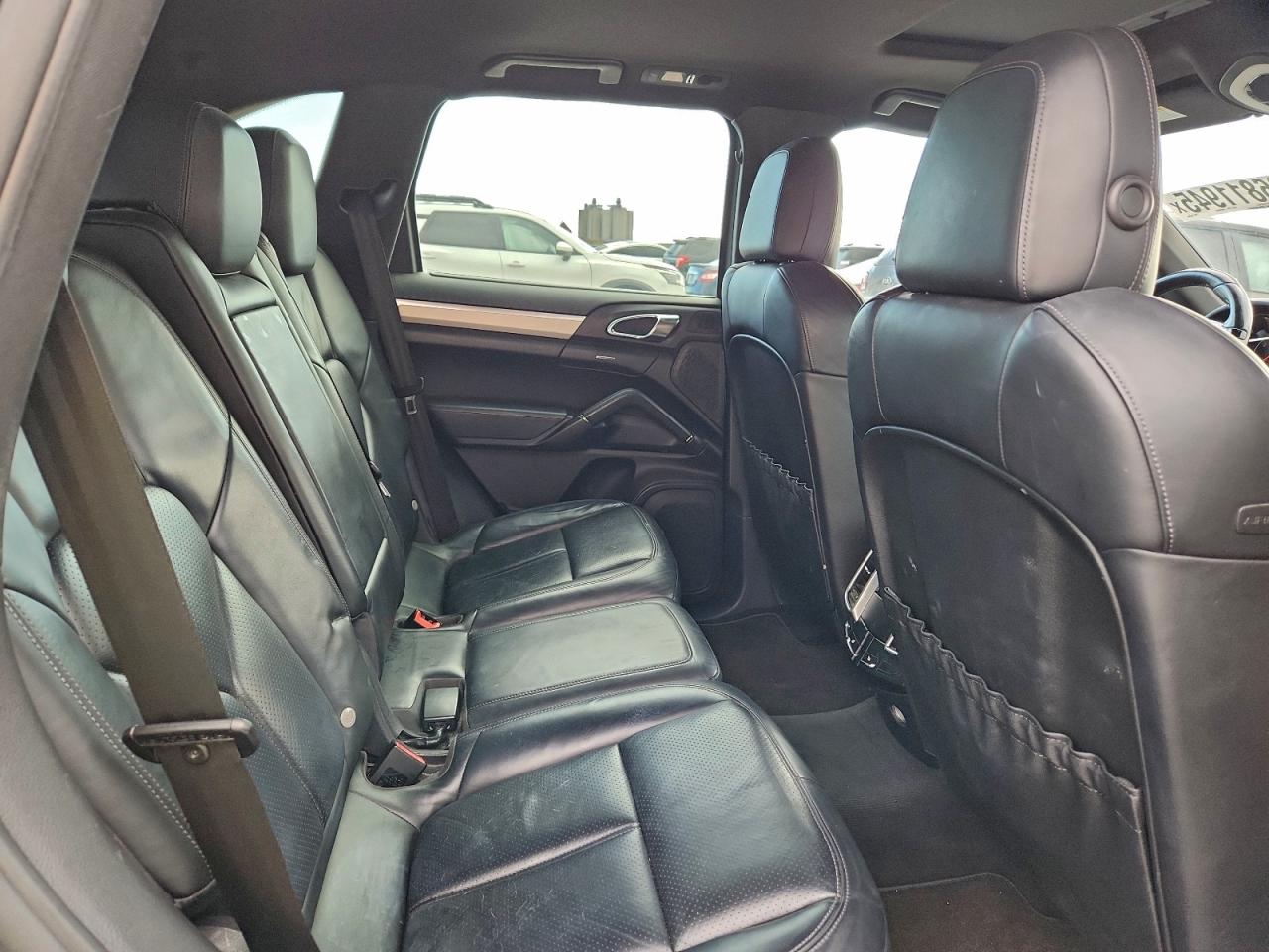 2012 PORSCHE CAYENNE photo 11