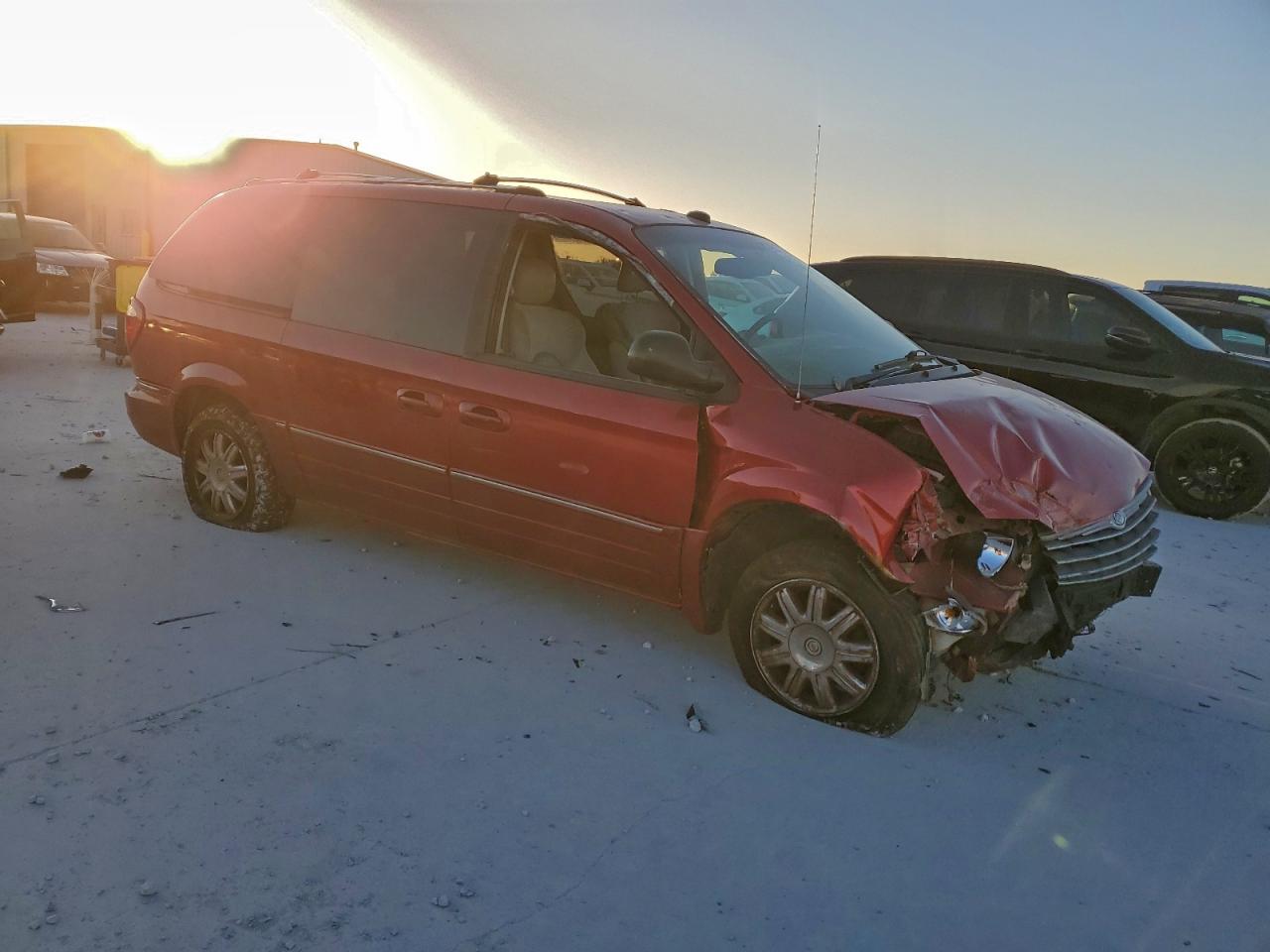 2005 CHRYSLER TOWN & COUNTRY LIMITED photo 4
