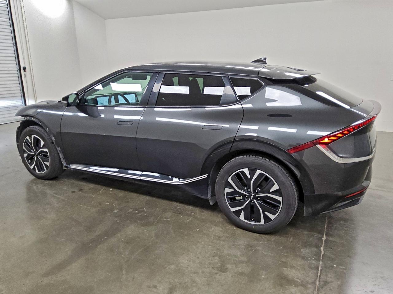 2024 KIA EV6 LIGHT photo 2
