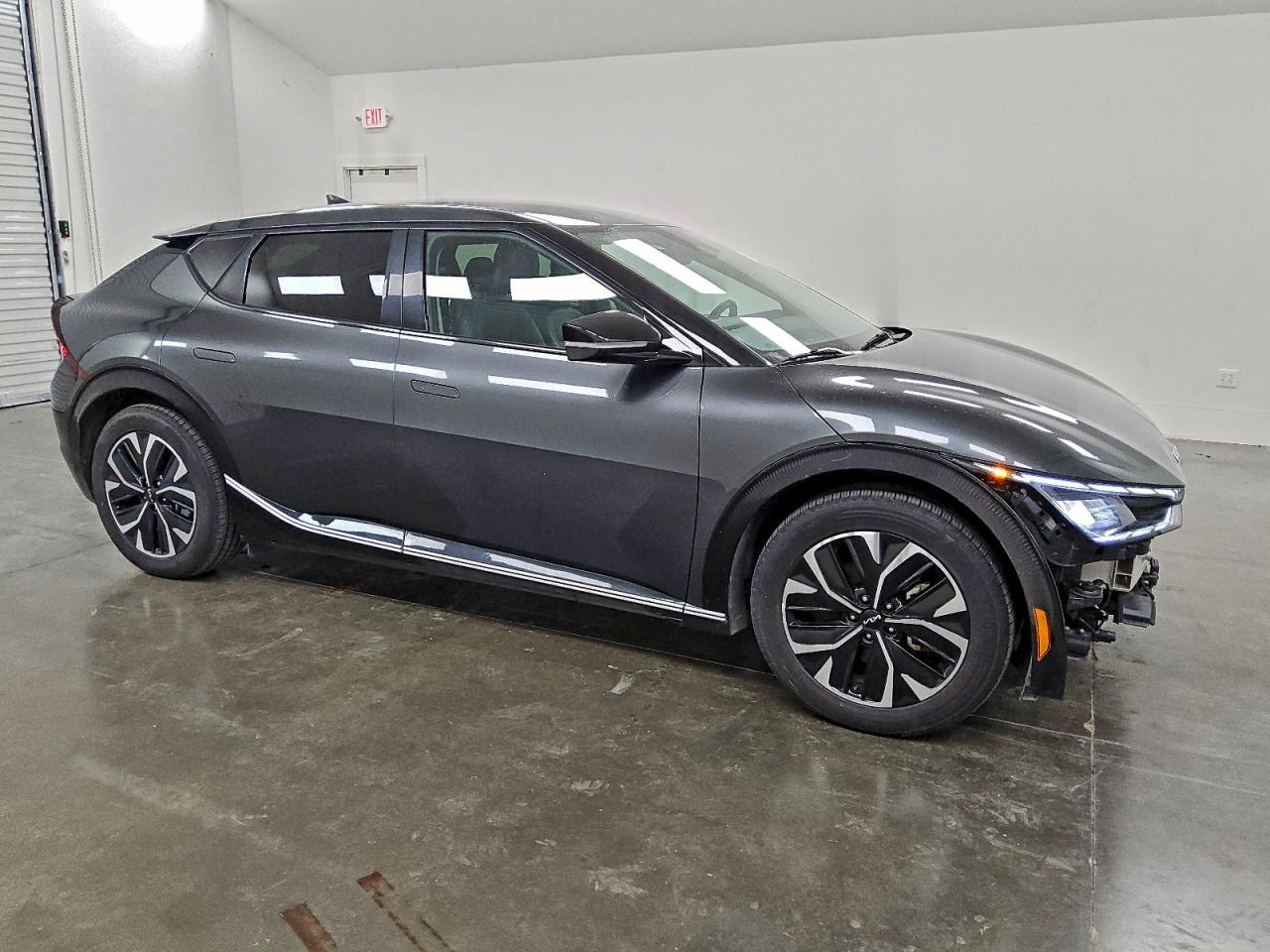 2024 KIA EV6 LIGHT photo 4