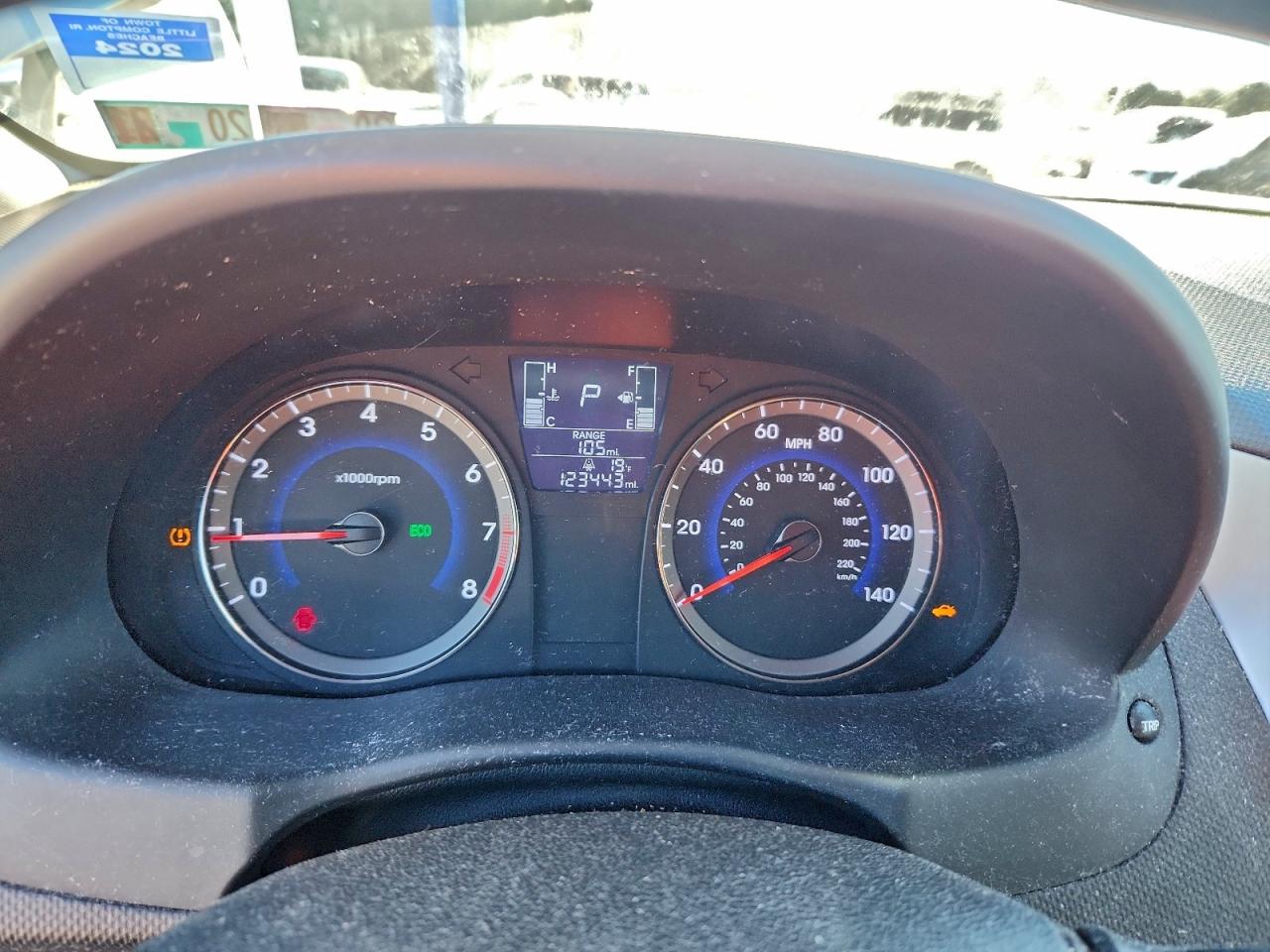 2017 HYUNDAI ACCENT SE photo 9
