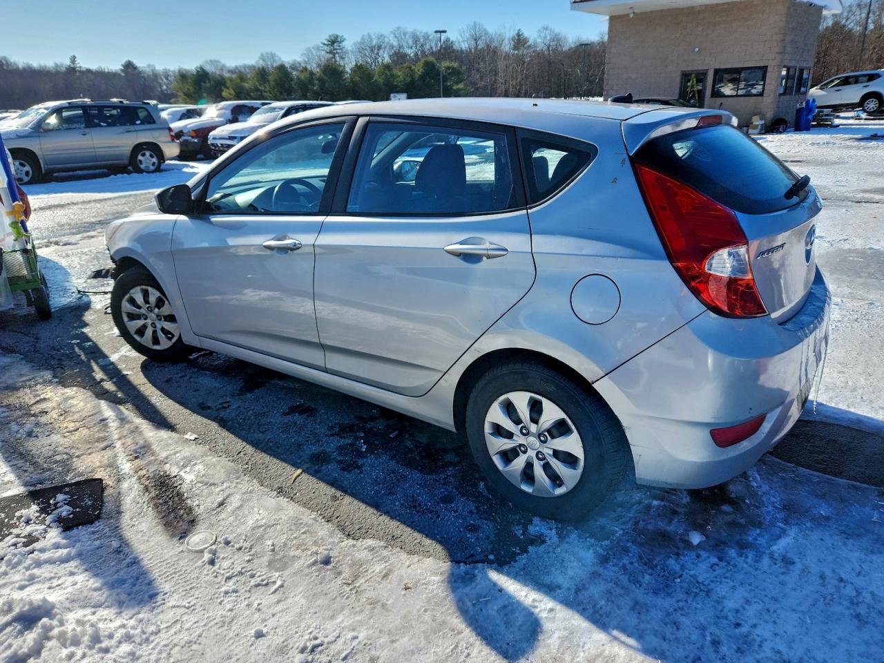 2017 HYUNDAI ACCENT SE photo 2