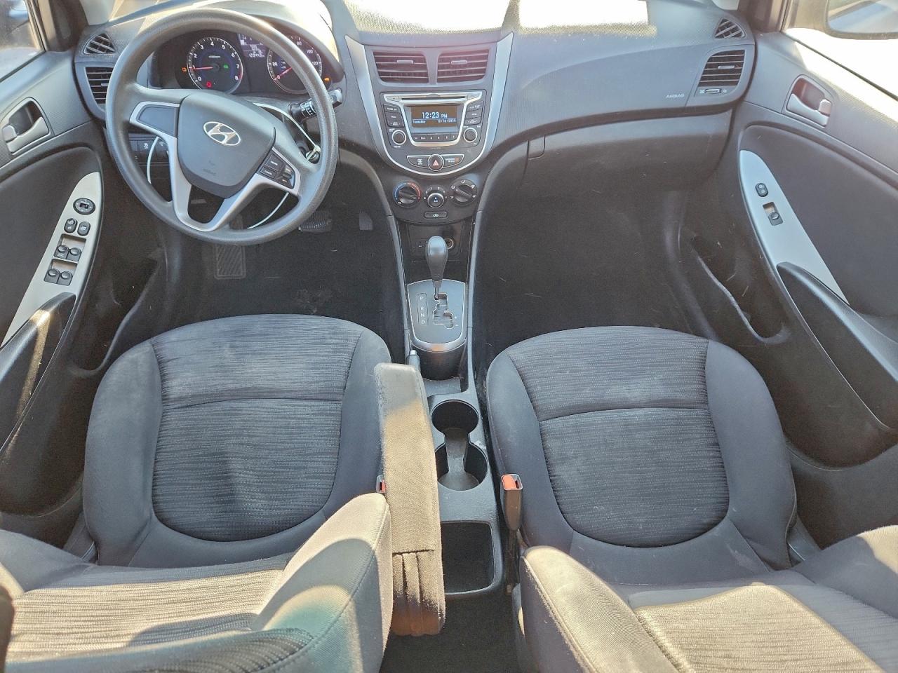 2017 HYUNDAI ACCENT SE photo 8