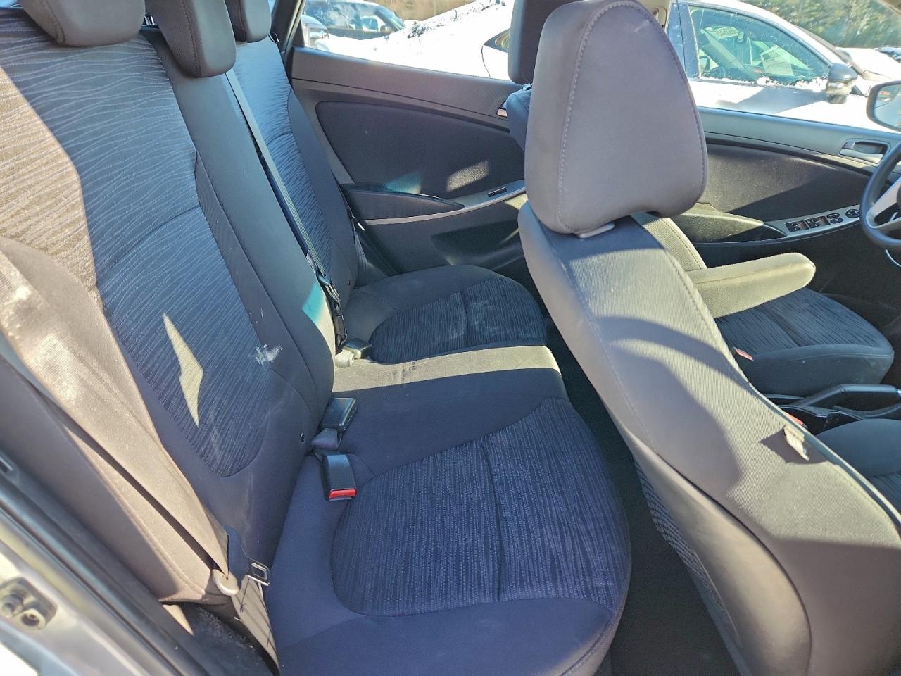2017 HYUNDAI ACCENT SE photo 10