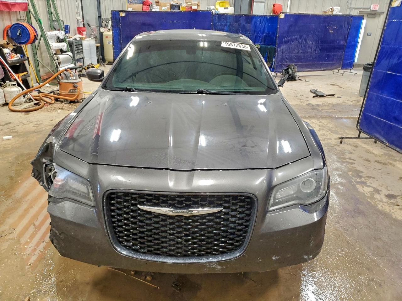 2018 CHRYSLER 300 S photo 5