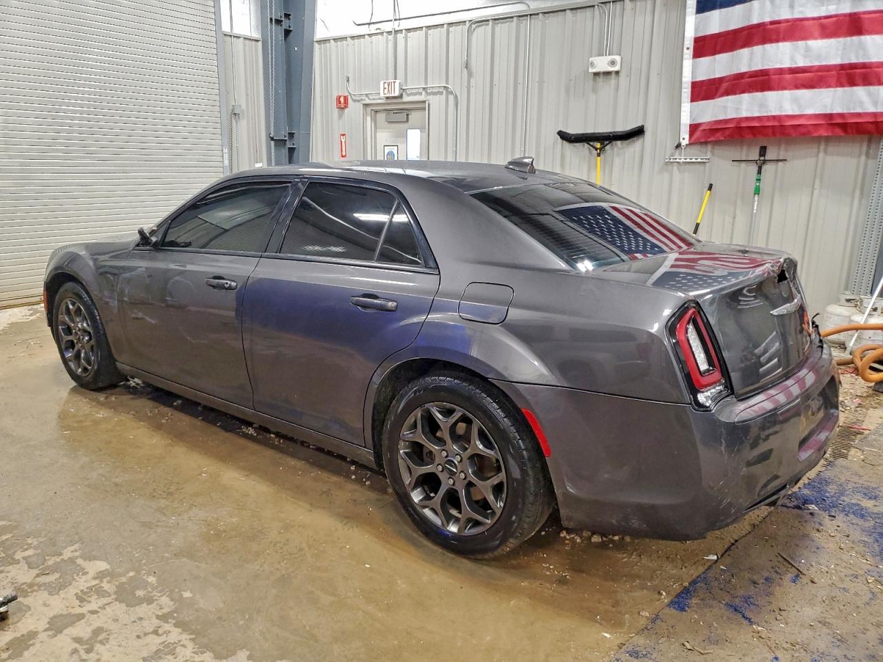 2018 CHRYSLER 300 S photo 2