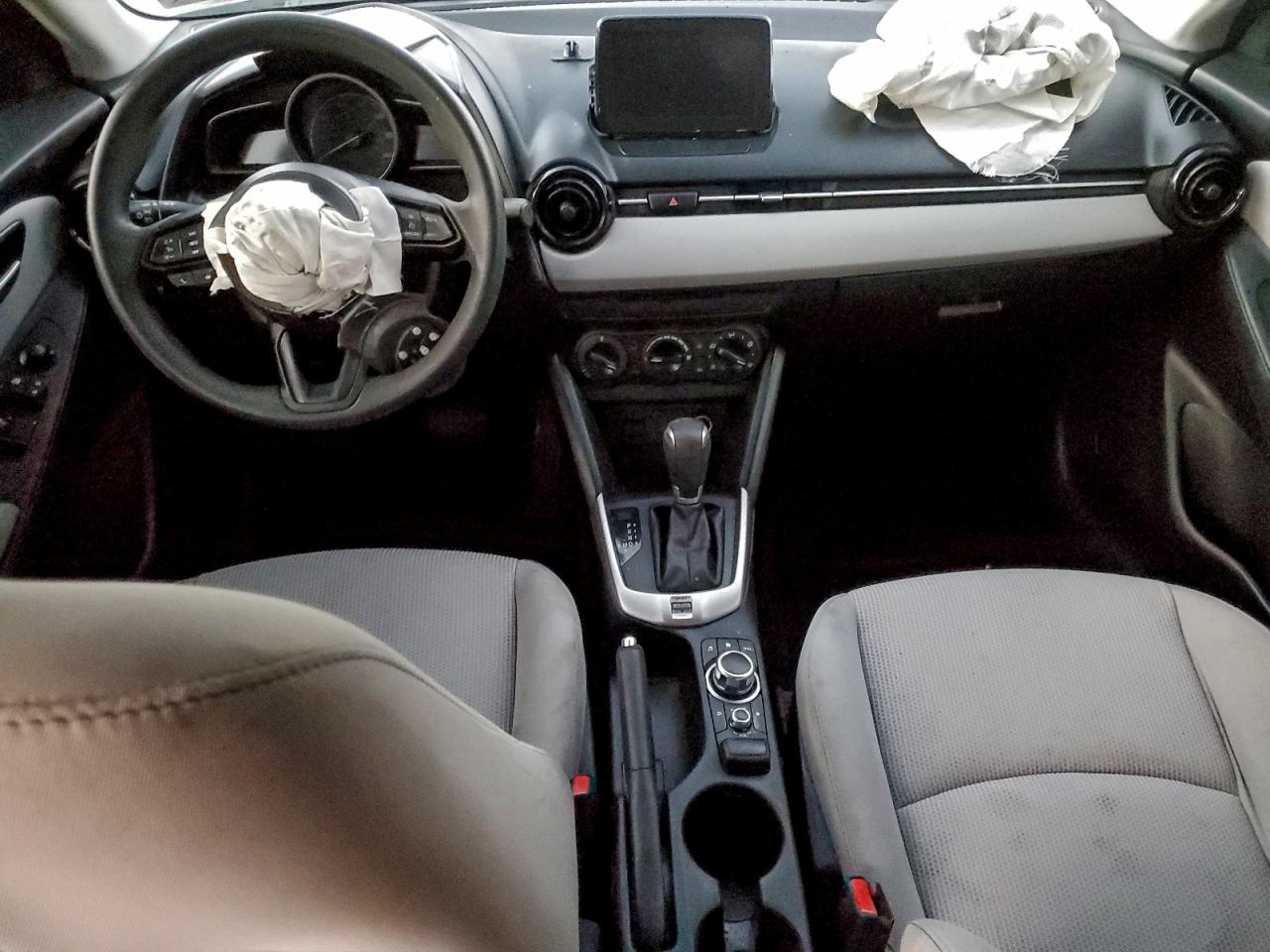 2019 TOYOTA YARIS L photo 8