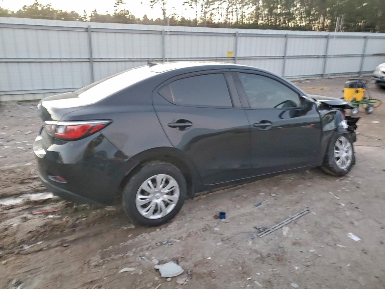 2019 TOYOTA YARIS L photo 3