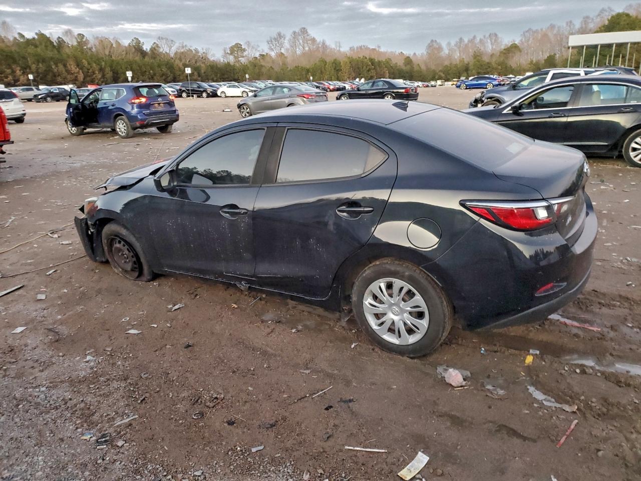 2019 TOYOTA YARIS L photo 2