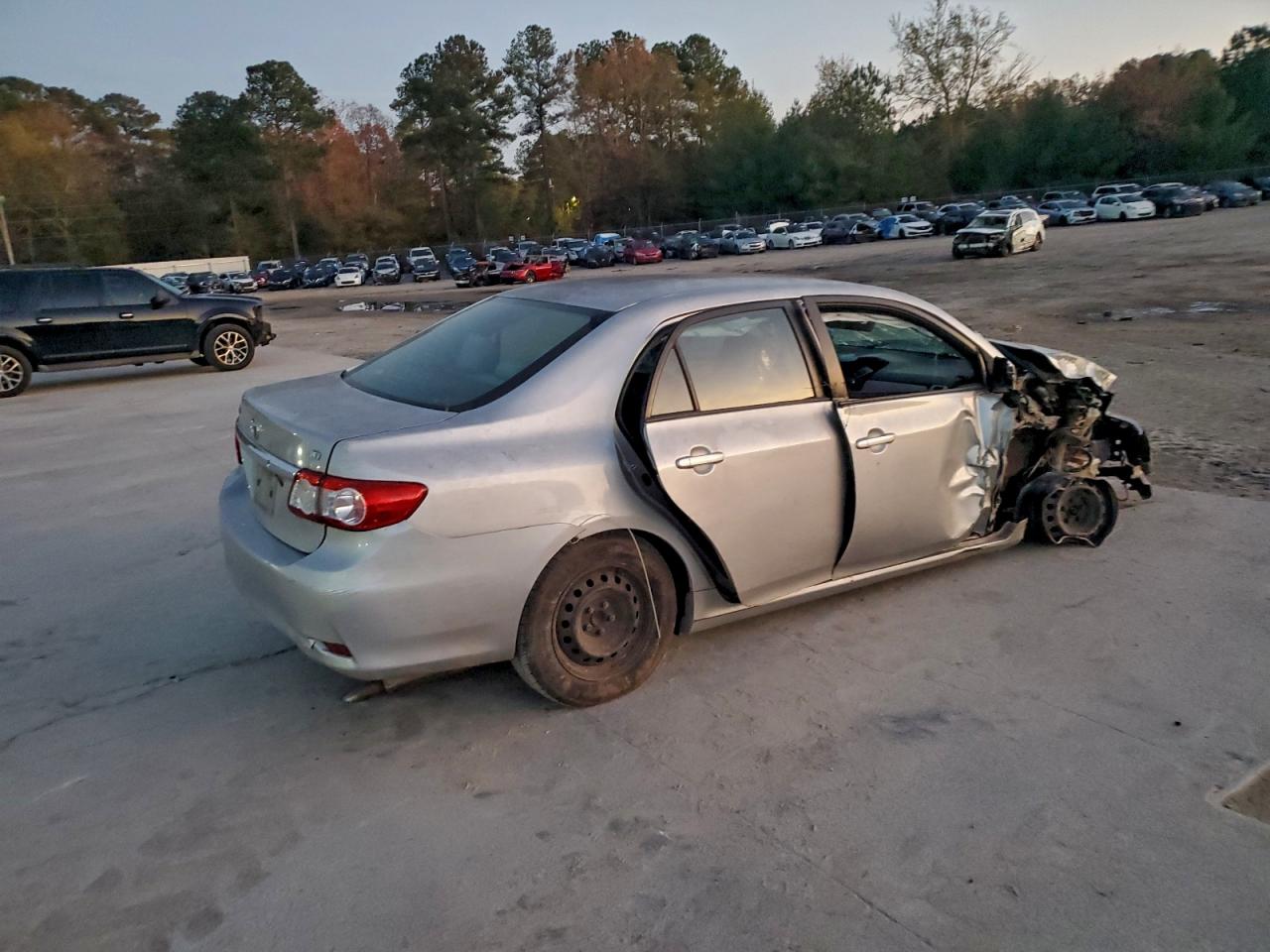 2011 TOYOTA COROLLA BASE photo 3