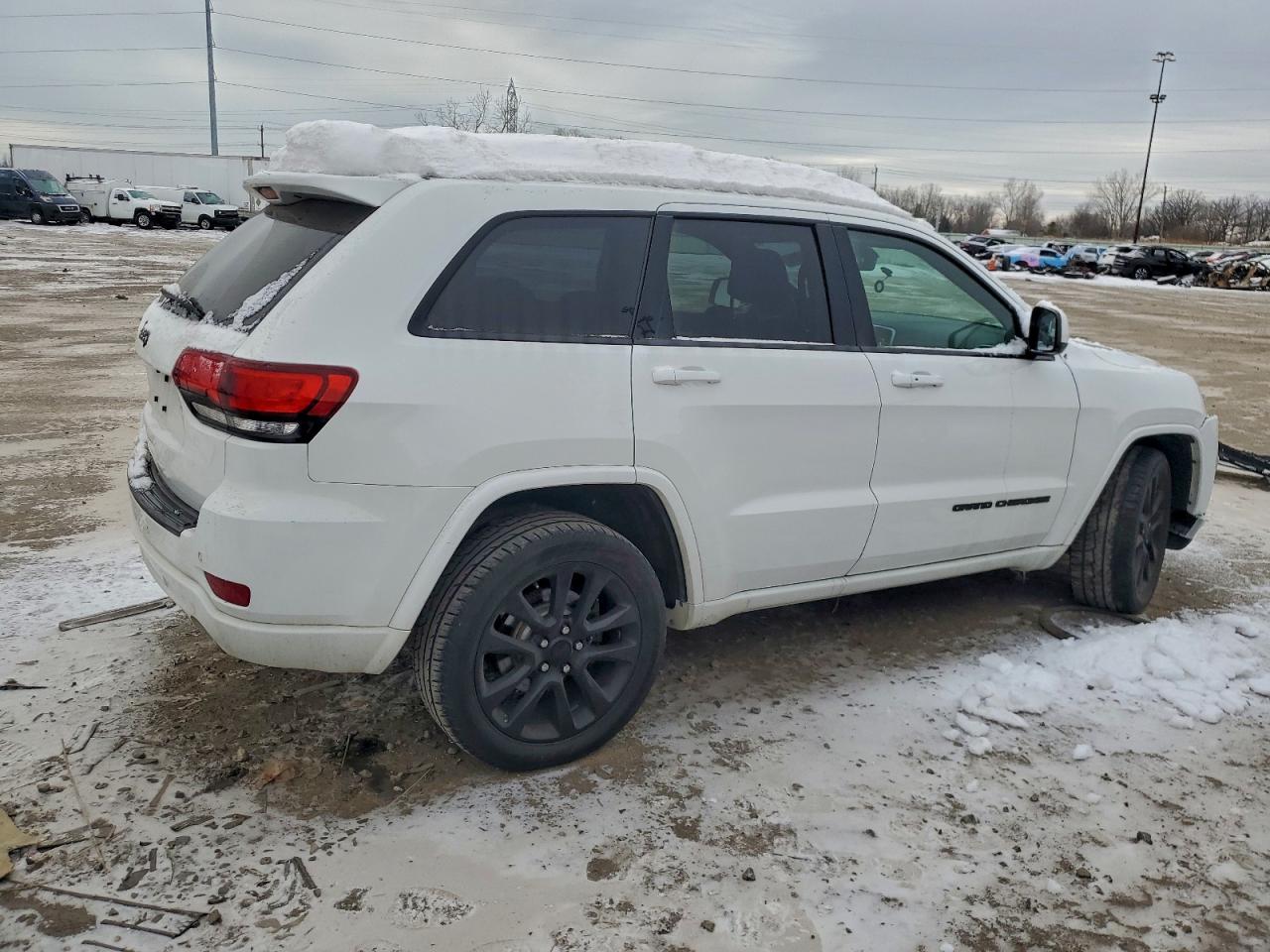 2018 JEEP GRAND CHEROKEE LAREDO photo 3