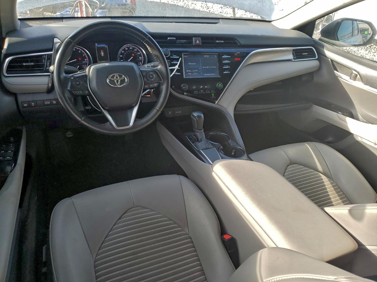 2018 TOYOTA CAMRY L photo 8