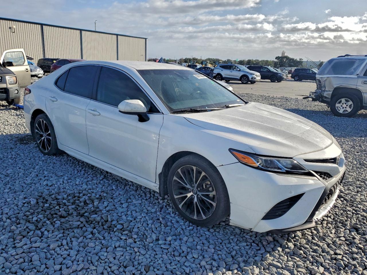 2018 TOYOTA CAMRY L photo 4