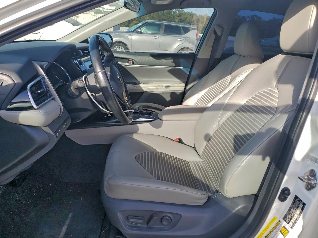 2018 TOYOTA CAMRY L photo 7