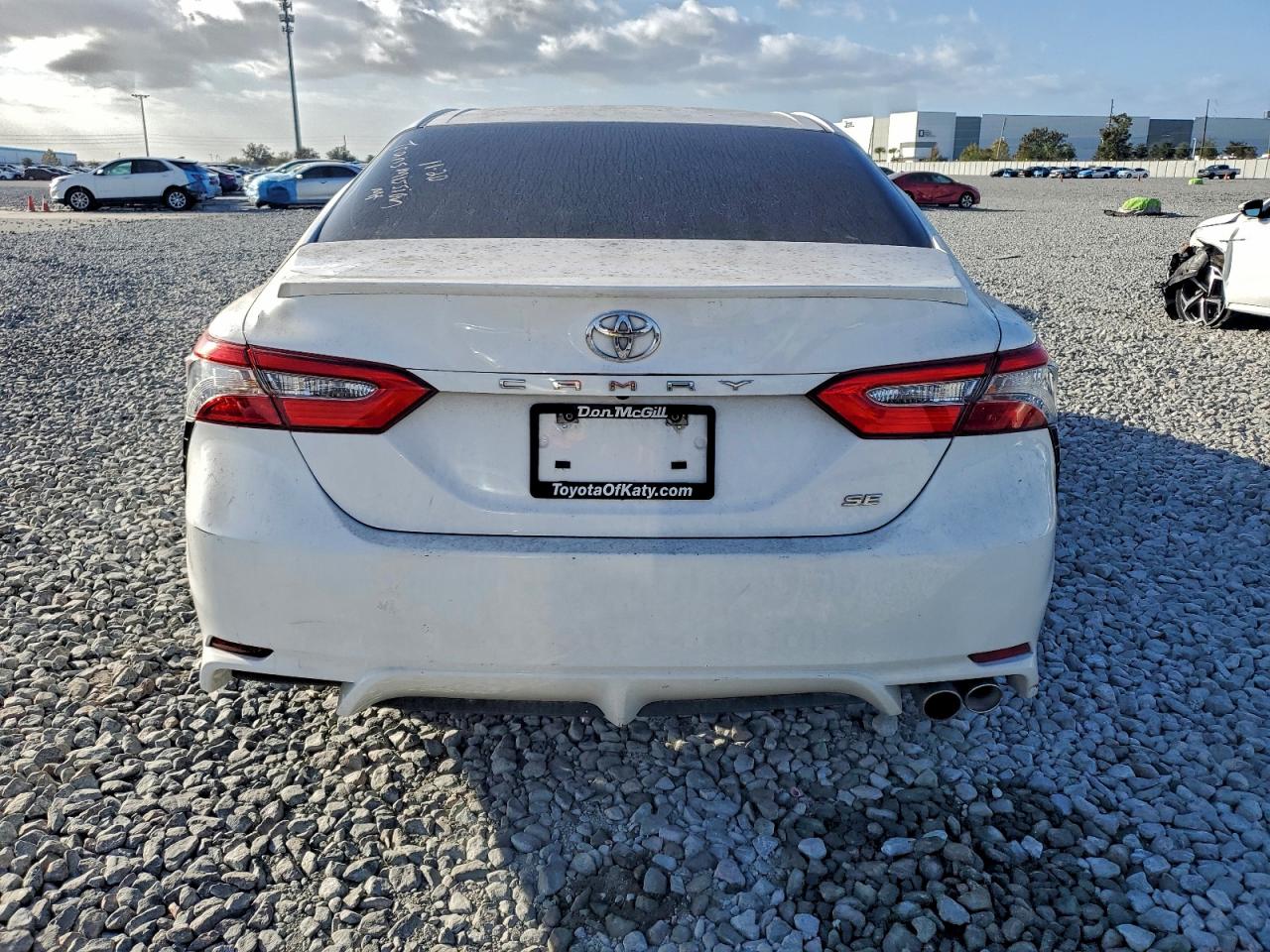 2018 TOYOTA CAMRY L photo 6