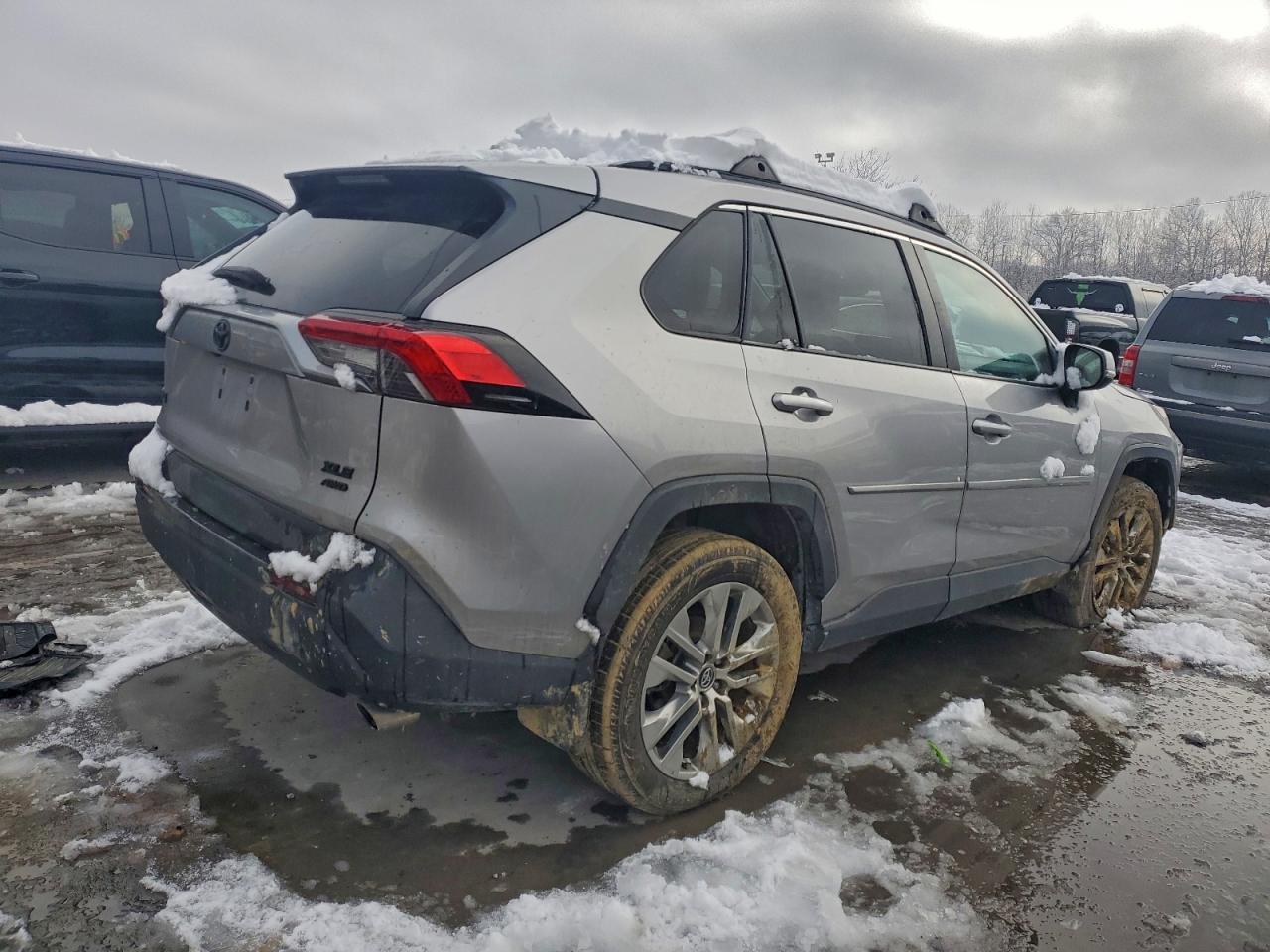 2021 TOYOTA RAV4 XLE PREMIUM photo 3