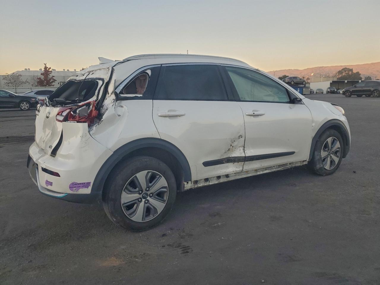 2019 KIA NIRO LX photo 3