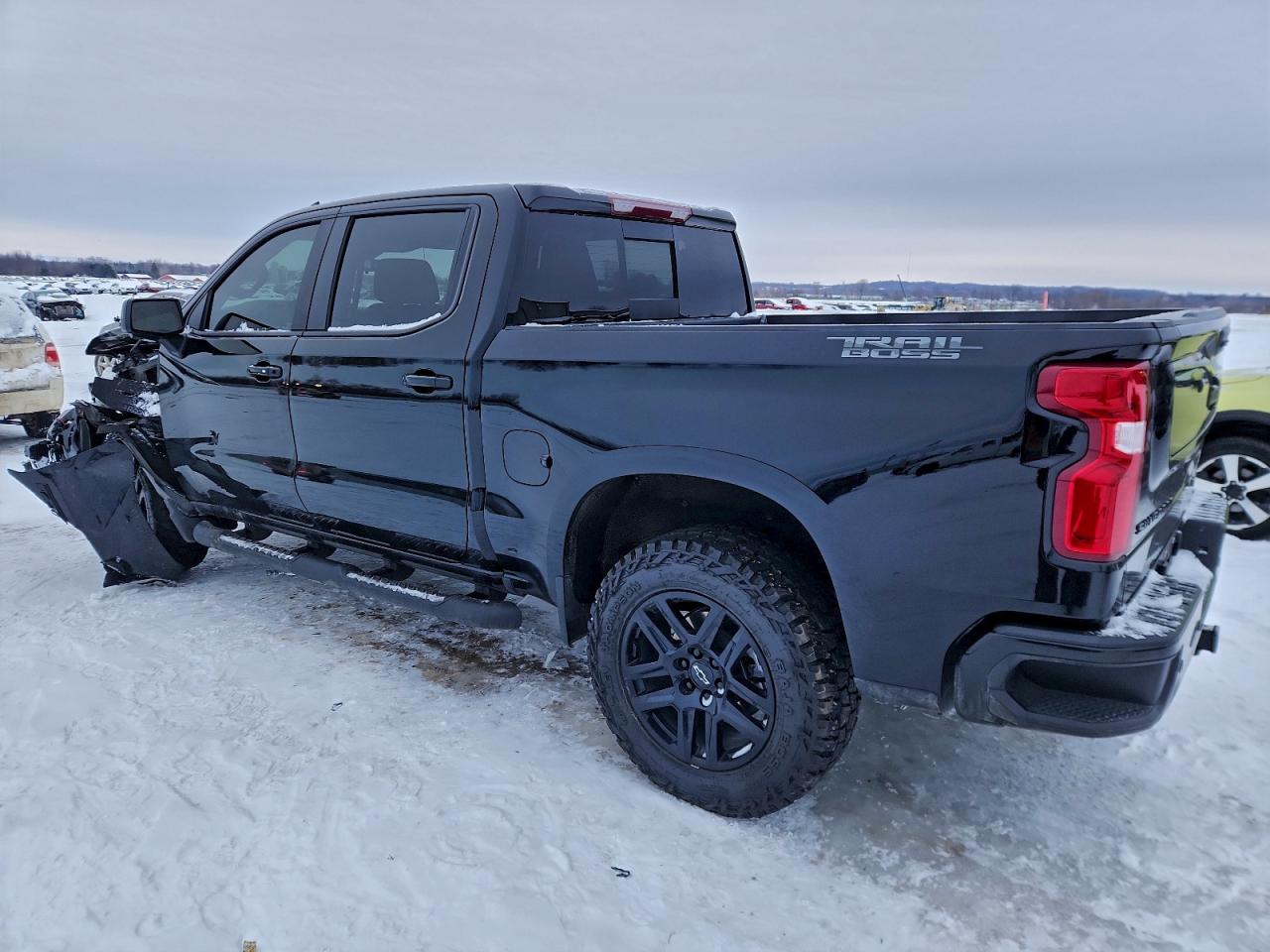 2025 CHEVROLET SILVERADO K1500 LT TRAIL BOSS photo 2