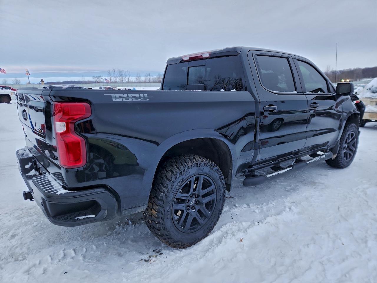 2025 CHEVROLET SILVERADO K1500 LT TRAIL BOSS photo 3