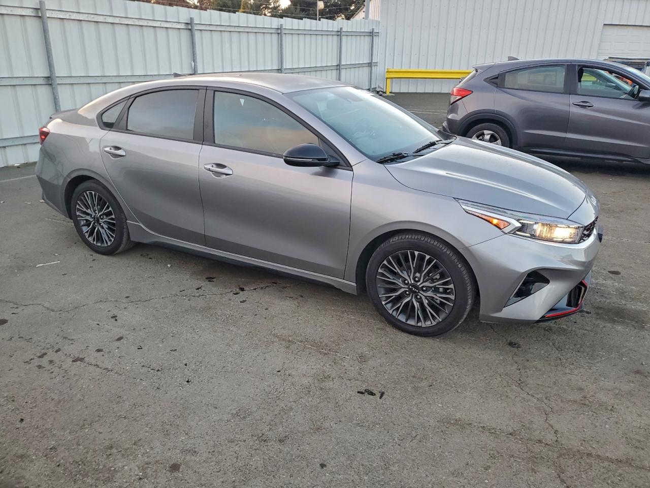 2023 KIA FORTE GT LINE photo 4