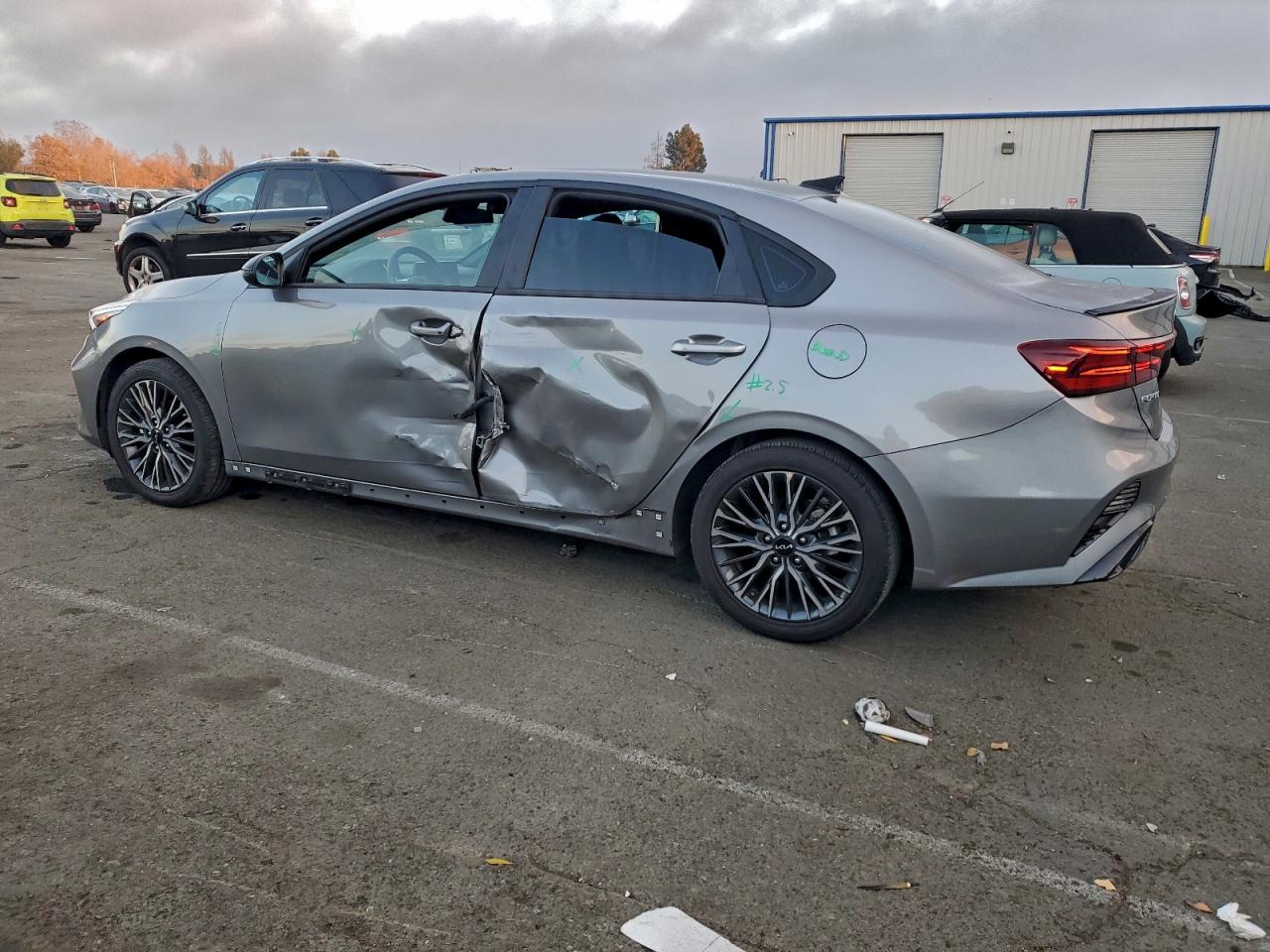 2023 KIA FORTE GT LINE photo 2