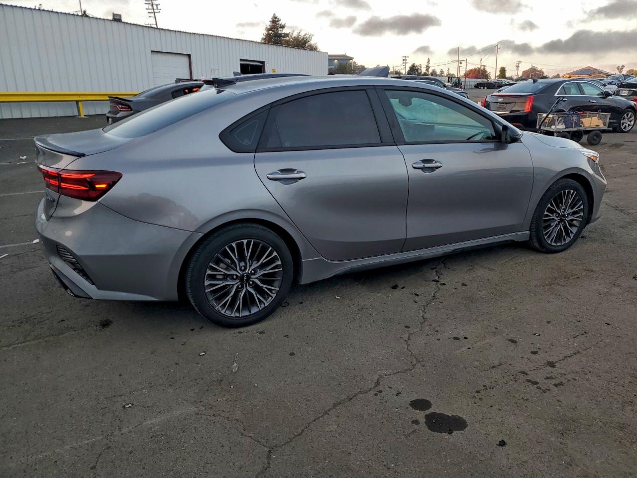 2023 KIA FORTE GT LINE photo 3