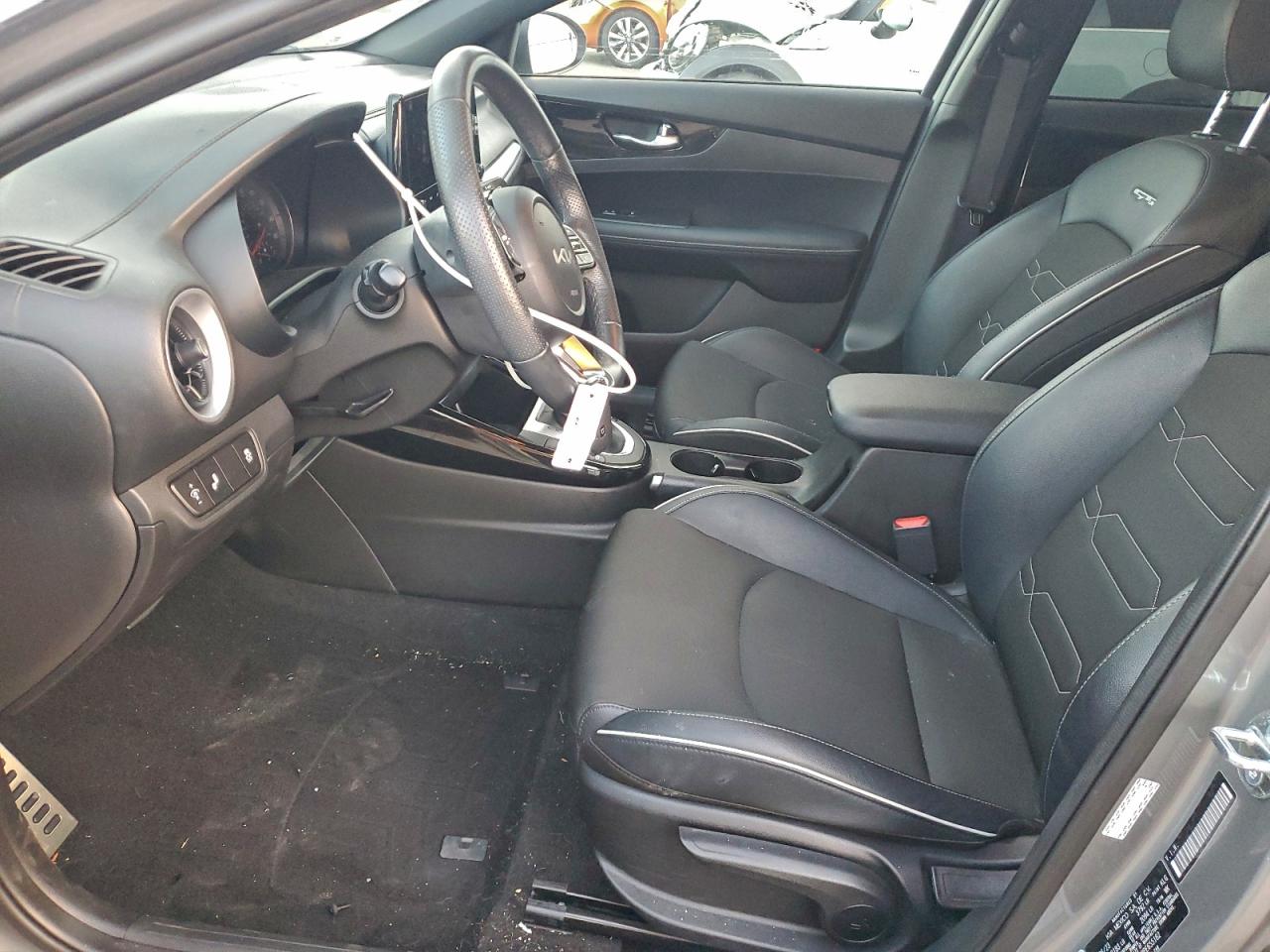 2023 KIA FORTE GT LINE photo 7