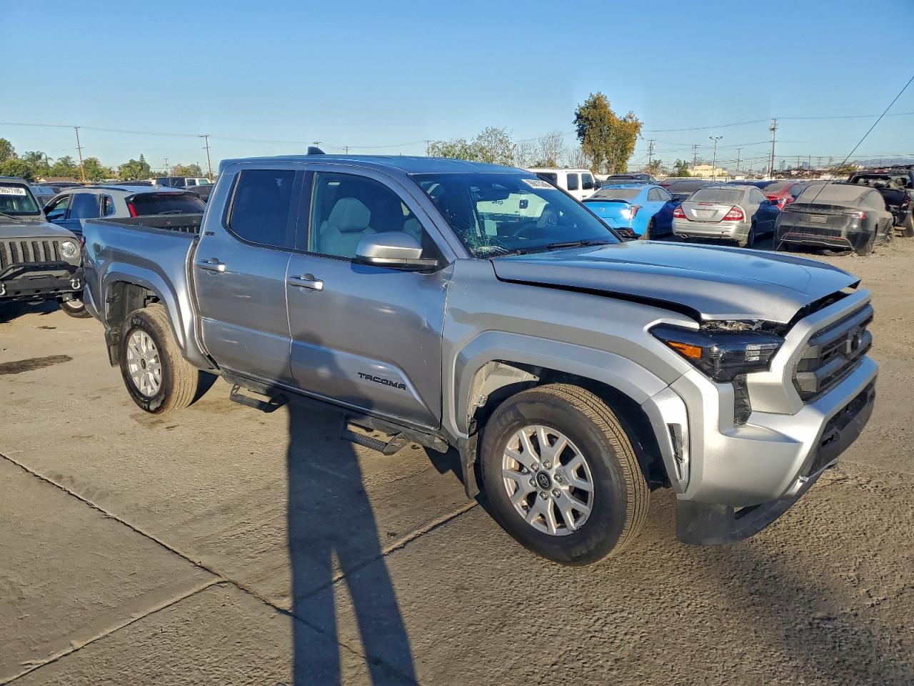 2025 TOYOTA TACOMA DOUBLE CAB photo 4