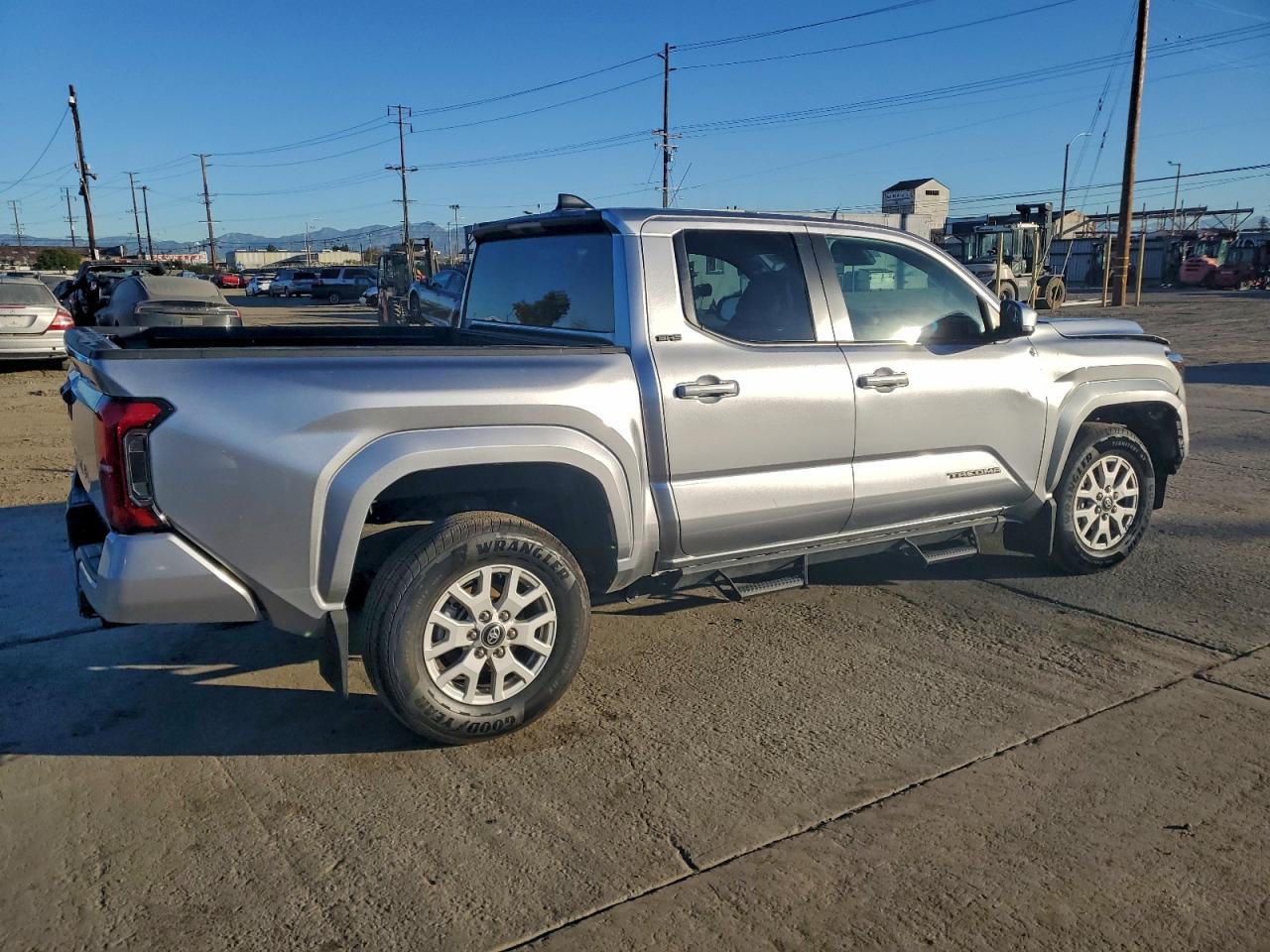 2025 TOYOTA TACOMA DOUBLE CAB photo 3