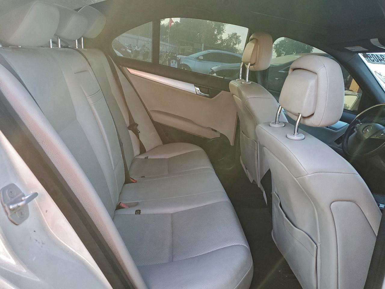 2011 MERCEDES-BENZ C 300 photo 10