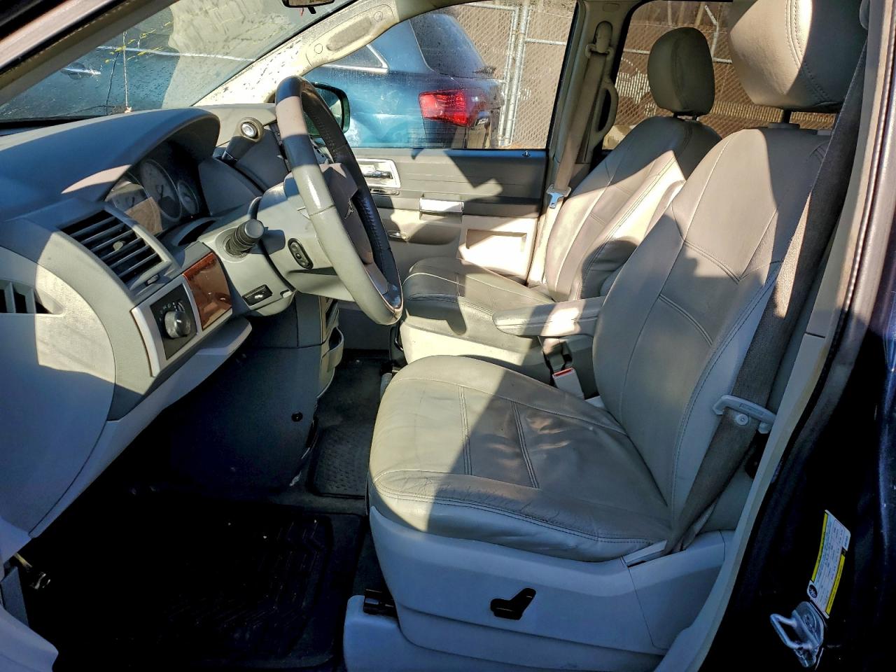 2008 CHRYSLER TOWN & COUNTRY TOURING photo 7