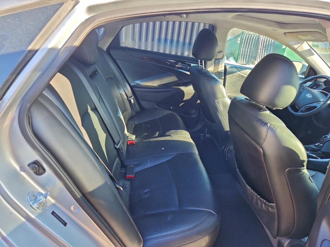2013 HYUNDAI SONATA SE photo 10