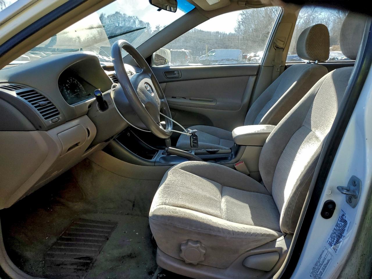 2002 TOYOTA CAMRY LE photo 7