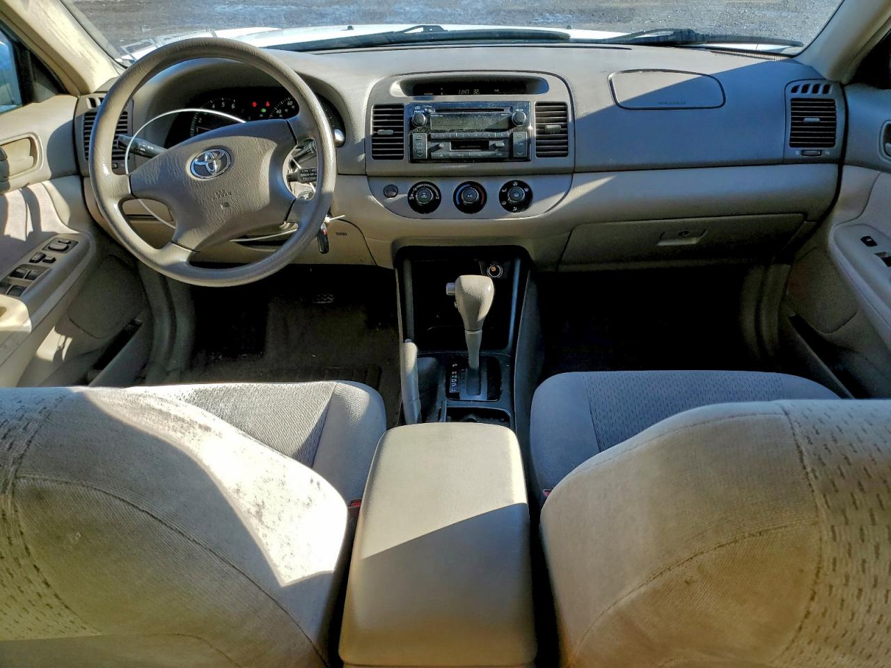 2002 TOYOTA CAMRY LE photo 8