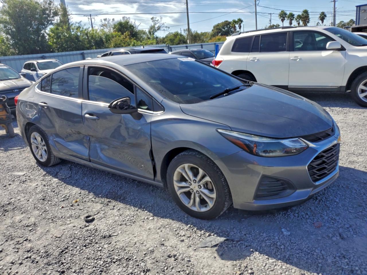 2019 CHEVROLET CRUZE LT photo 4