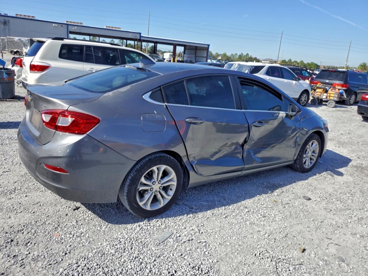 2019 CHEVROLET CRUZE LT photo 3