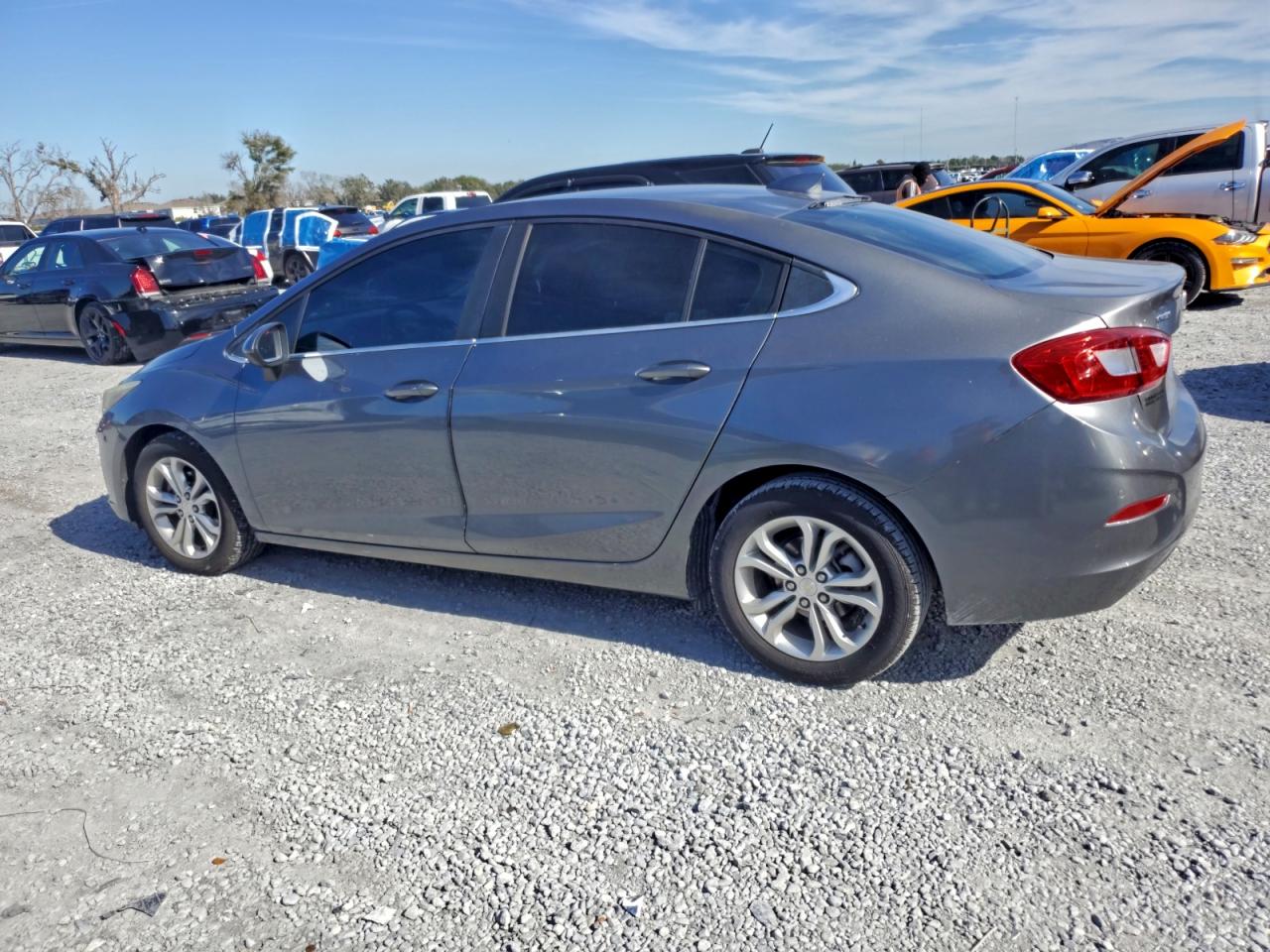 2019 CHEVROLET CRUZE LT photo 2