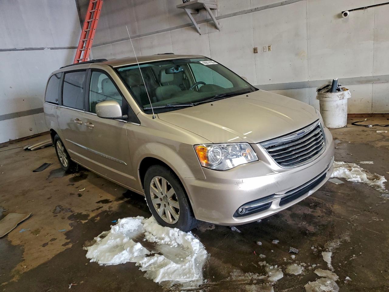 2013 CHRYSLER TOWN & COUNTRY TOURING photo 4