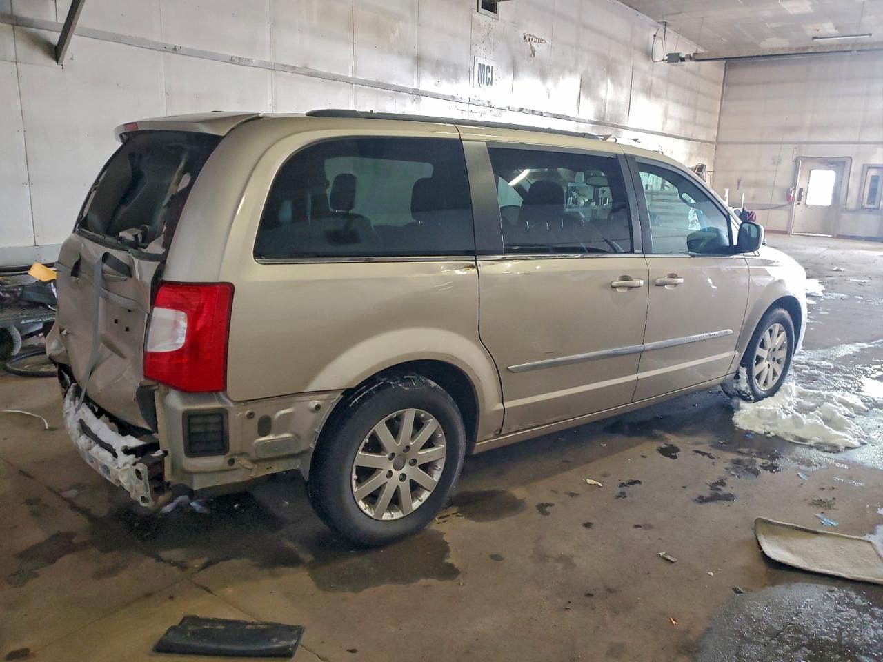 2013 CHRYSLER TOWN & COUNTRY TOURING photo 3