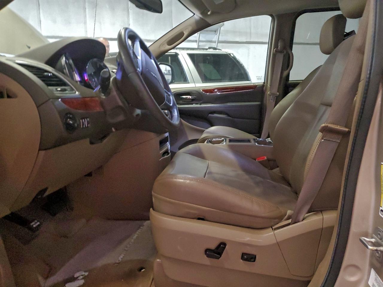 2013 CHRYSLER TOWN & COUNTRY TOURING photo 7