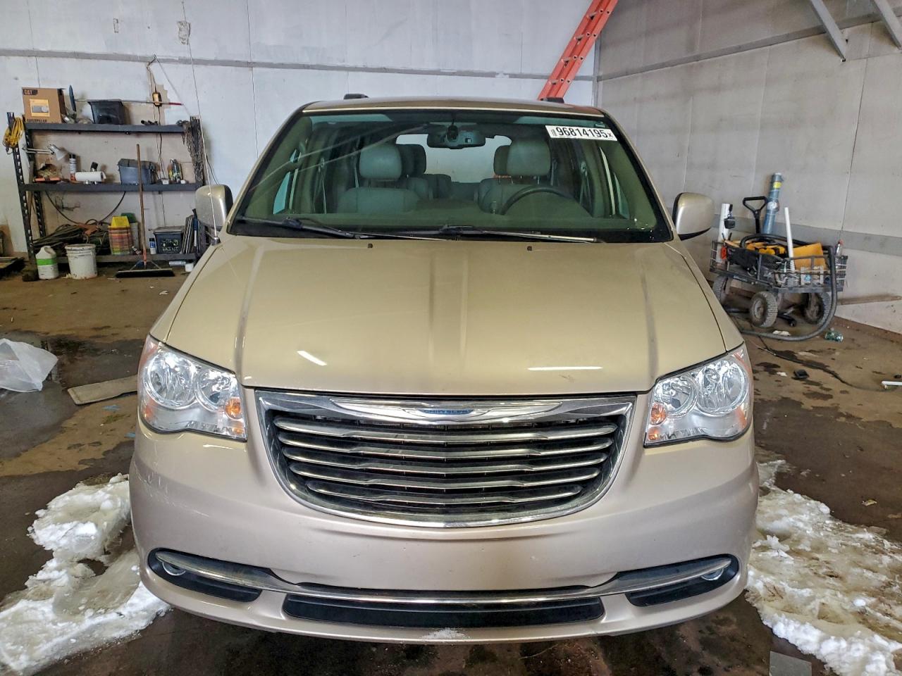 2013 CHRYSLER TOWN & COUNTRY TOURING photo 5