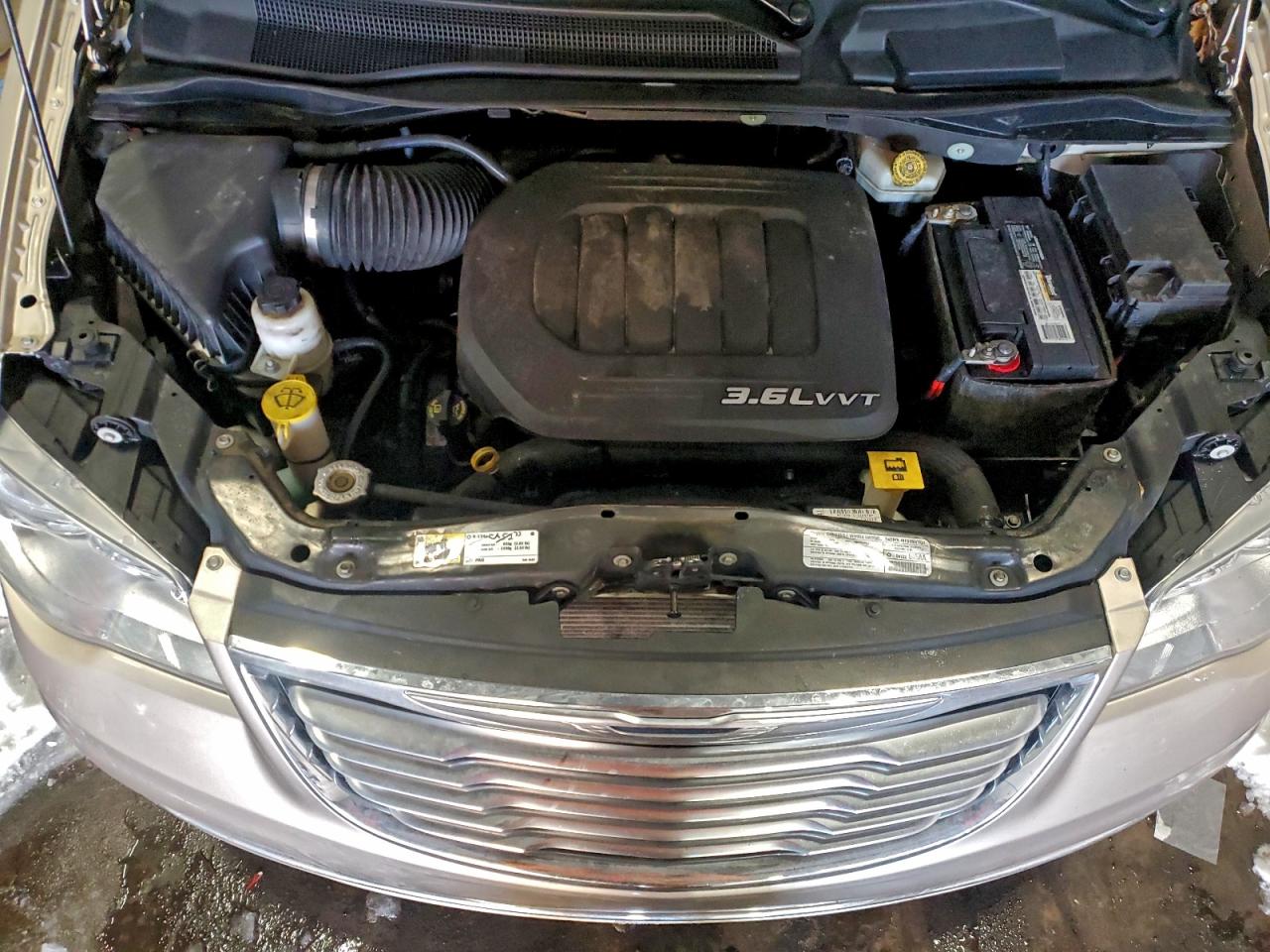 2013 CHRYSLER TOWN & COUNTRY TOURING photo 12