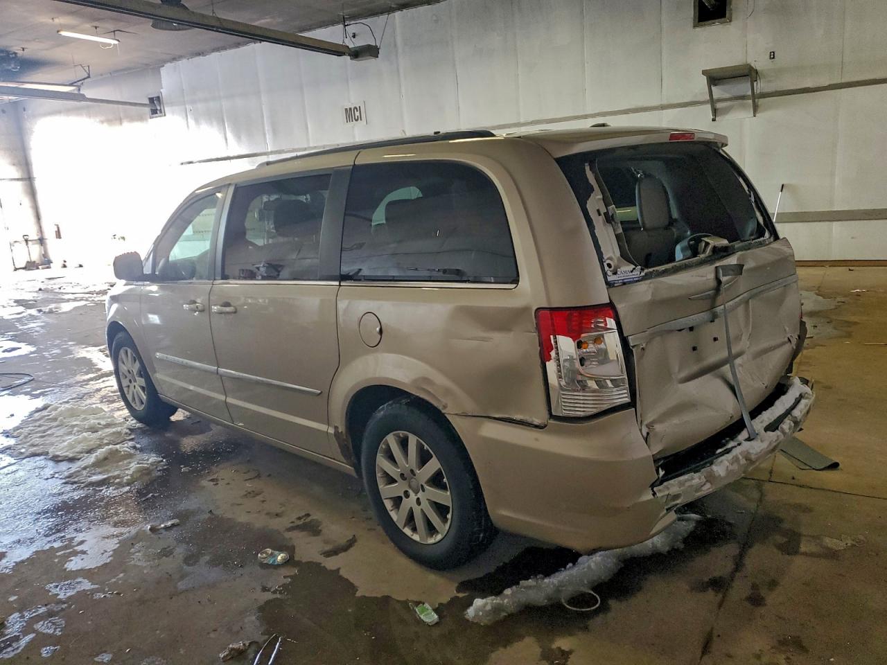 2013 CHRYSLER TOWN & COUNTRY TOURING photo 2
