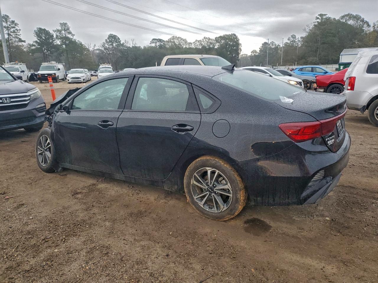 2024 KIA FORTE LX photo 2