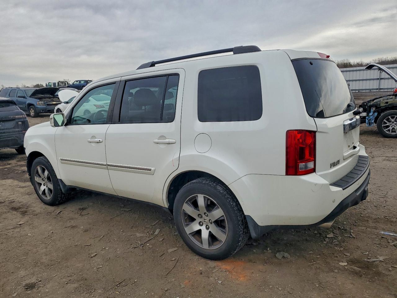 2013 HONDA PILOT TOURING photo 2