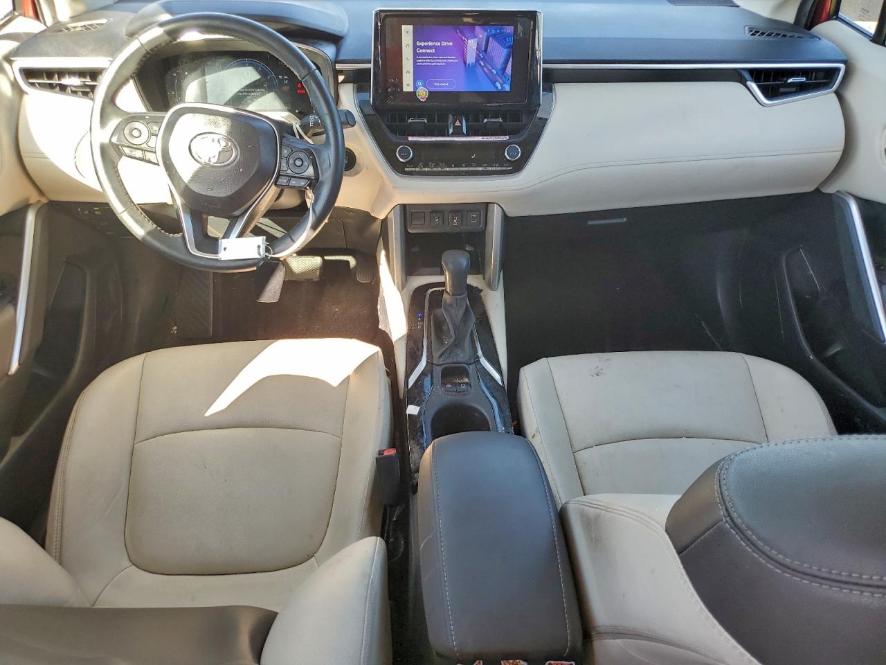 2024 TOYOTA COROLLA CROSS XLE photo 8