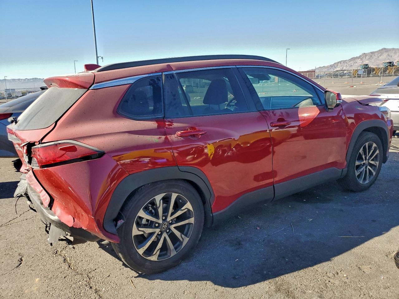 2024 TOYOTA COROLLA CROSS XLE photo 3