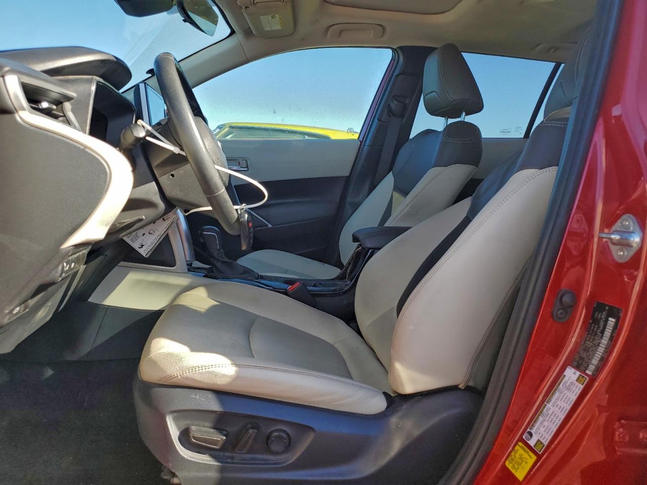 2024 TOYOTA COROLLA CROSS XLE photo 7